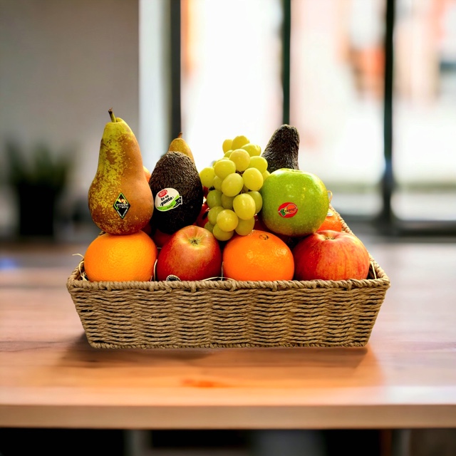 Cesta de frutas para desayuno de la Frutería de Luis